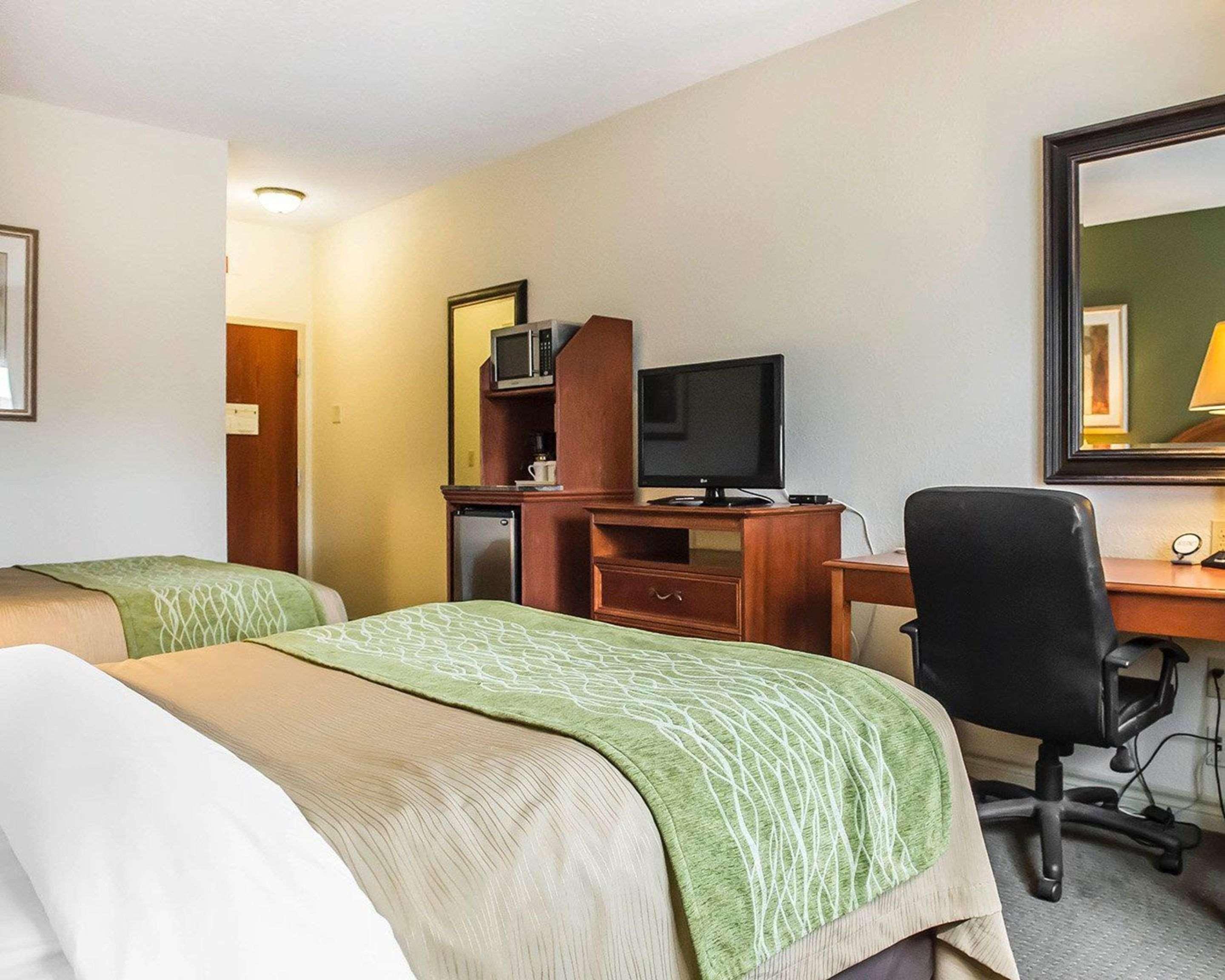 גאנאנוק Comfort Inn & Suites Thousand Islands Harbour District מראה חיצוני תמונה